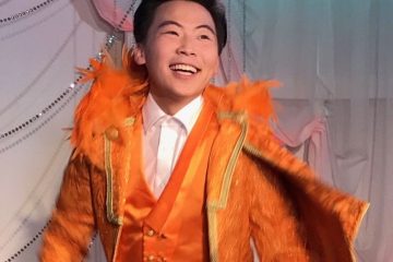 お客様の前でデビュー曲を早く歌いたいです