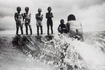 朝から晩まで川遊び、真っ黒に日焼けした夏の日