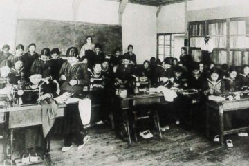 ミシンで自立する女性たち