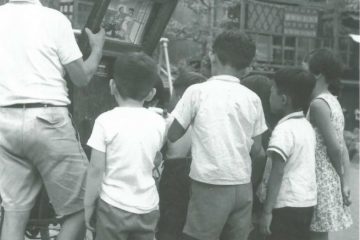 拍子木合図に子供たちが集まった「紙芝居」は下町の庶民文化だった