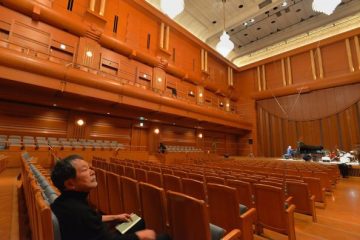 時には街の名コンサートホールで耳を澄ませたい