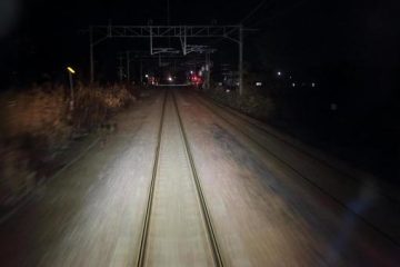 流行歌にもよく使われる「夜汽車」という響きには、日本人の心をくすぐる情感がある