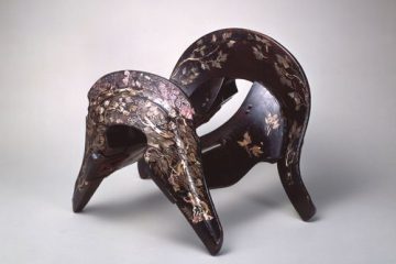 永青文庫では16年ぶり、国宝「時雨螺鈿鞍」の限定公開と、文化財修理プロジェクトによる第一弾修理作品「観音猿鶴」が修理後初めて公開される