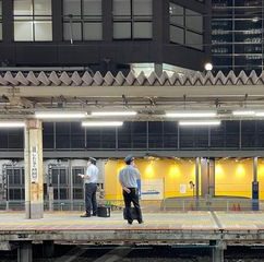 プラットホーム