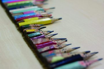 子供のために鉛筆を削っていたのは母親だった