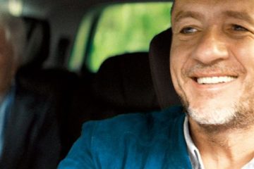 フランスで初登場No.1の映画『パリタクシー』―終活に向かうマダムとタクシー運転手が巡るパリの街で生まれた心温まる物語!