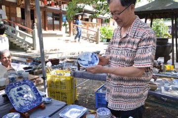 骨董市で思わぬ掘り出し物と出合う喜び