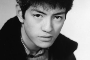 不良性と純情を備え、陰りのあるすねたような眼差しが赤木圭一郎にそっくり 俳優・峰岸 徹