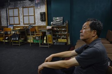 役者のエネルギーが直に伝わる小劇場を訪れる