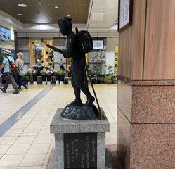 第54回【萩原朔美　スマホ散歩】あぁ！二宮金次郎