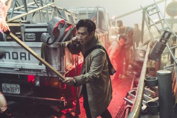 『パラサイト 半地下の家族』にも出演した亡きイ・ソンギュン主演、橋上のパニック映画『プロジェクト・ サイレンス』の大迫力に圧倒される