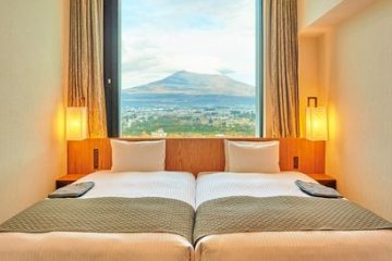 圧巻の富士山ビュー! 御殿場プレミアム・アウトレットに隣接し、日帰り温泉施設「木の花の湯」が併設された超人気の〈HOTEL CLAD〉