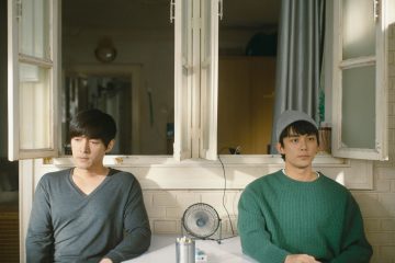 中国の国民的人気俳優が演じる、脚本家の夢破れ弔辞を代筆する男の心の軌跡と再生の物語『来し方 行く末』