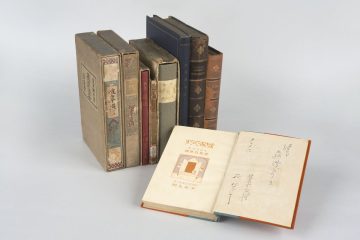 文豪・森鴎外と石川啄木、北原白秋、夏目漱石らとの交流を約40冊の実物献呈本から読みとく特別展「本を捧ぐ―鴎外と献呈本」