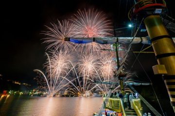 箱根の夏の風物詩〈芦ノ湖夏まつりウィーク花火大会〉、今年もまた箱根海賊船から花火クルーズが運航される