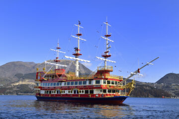 芦ノ湖で「ワンちゃん専用のクルーズ」が特別運航!4月18日(土)と19日(日)、愛犬と一緒にクルーズを楽しめる箱根海賊船のイベントがある!